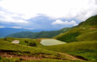 Lacul Vulturilor şi Vârful Mălaia, Munţii Siriului