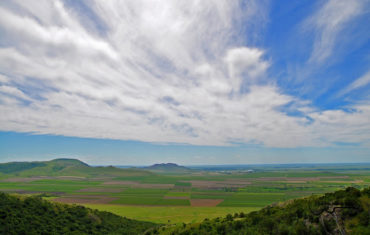 O plimbare în Măcin, Ṭuţuiatu și o super cântare la foc de tabără