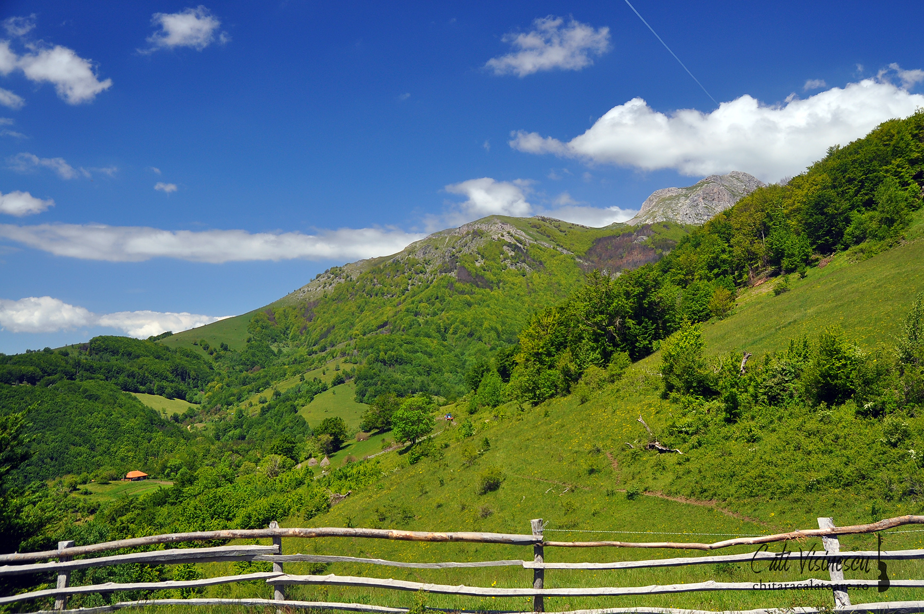Munții Cernei: cătunele Dobraia, Prisăcina