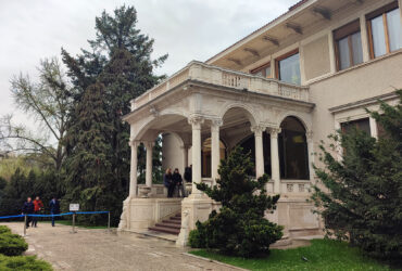 În vizită la Palatul Primăverii (Bucureşti)