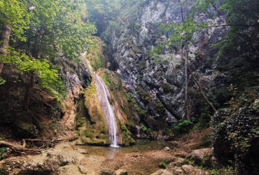 Parcul Național Cheile Nerei Beuşnita – La Tunele, Cheile şi cascada Şuşara, Casa Verde
